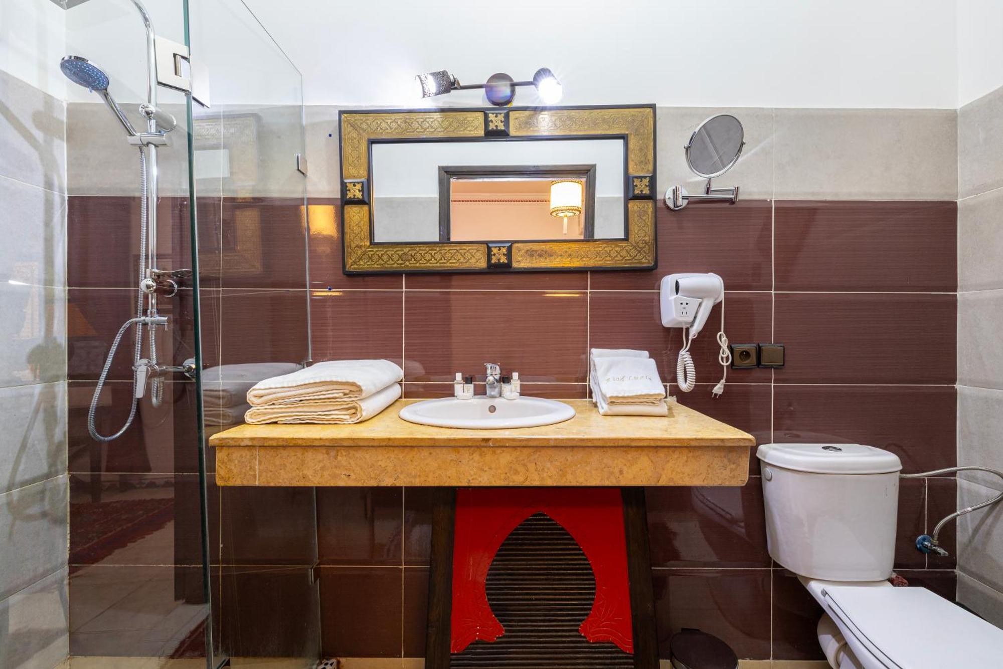Luzia Bed & Breakfast 4*